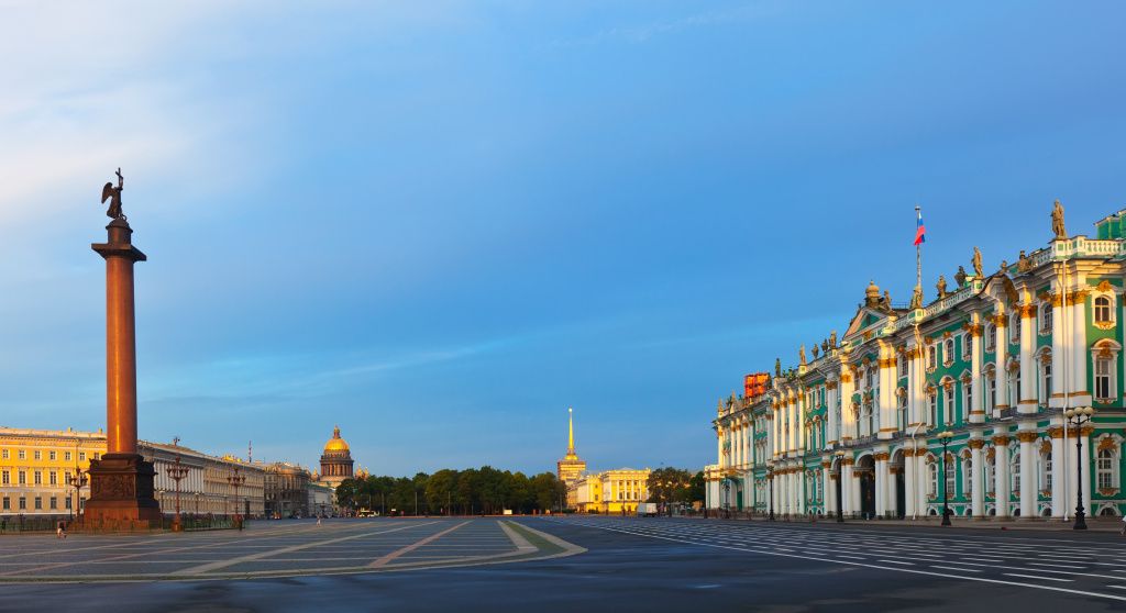 Дворцовая площадь в Санкт-Петербурге