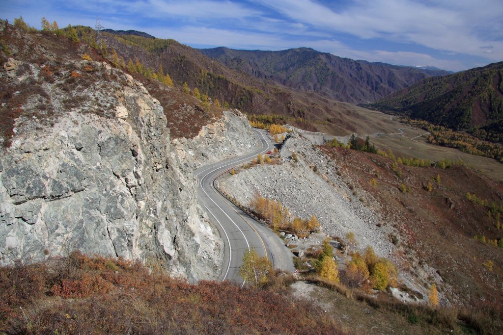 Дорога на перевале Чике-Таман в Алтайском крае.jpg