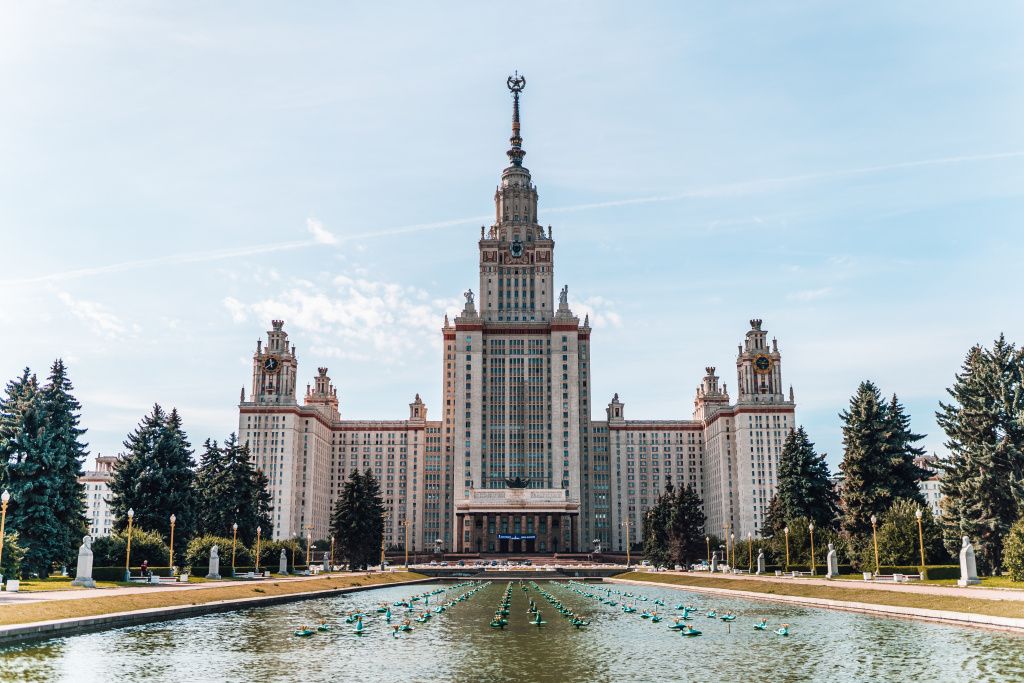 Главное здание МГУ в Москве на Воробьевых горах.jpg