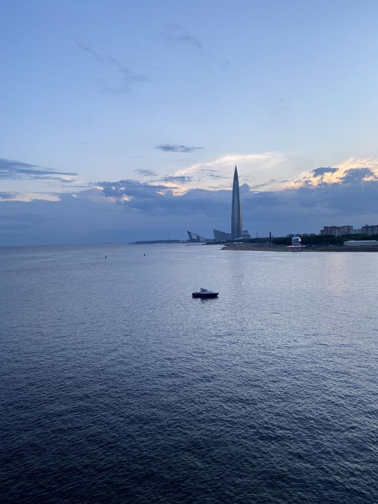 Парк 300-летия Петербурга, вид с Яхтенного моста